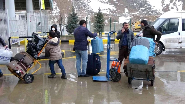 İran tek taraflı kapatmıştı! Esendere Sınır Kapısı tekrar geçişlere açıldı