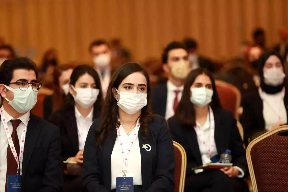 Prof. Dr. Öztürk: 'Her hukuk fakültesinde mutlaka bir duruşma salonu olmalıdır'