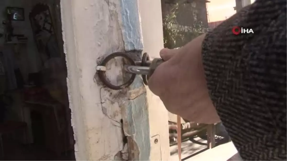 Usturası emektar, kendisi usta... 80 yaşındaki berber 63 yıldır müşterilerini