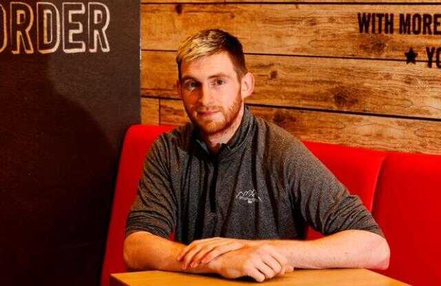 Dünyanın en büyük ayaklı adamı sonunda isyan etti: Ayak fetişistleri peşimi bırakmıyor