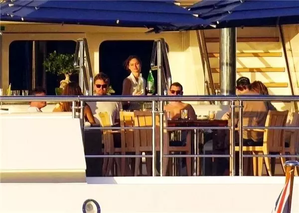 Leonardo DiCaprio, genç sevgilisiyle samimi bir şekilde görüntülendi