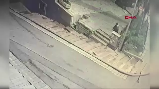 KAĞITHANE'DE SOKAKTAKİ UYUŞTURUCU ALIŞVERİŞİNE SUÇÜSTÜ