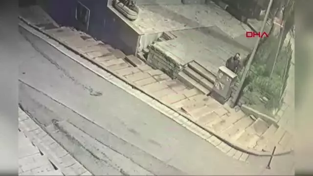 KAĞITHANE'DE SOKAKTAKİ UYUŞTURUCU ALIŞVERİŞİNE SUÇÜSTÜ