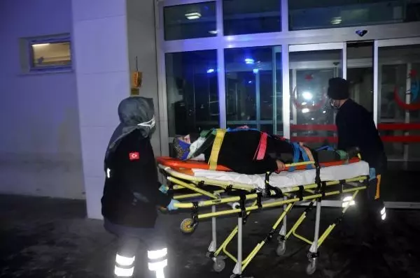 Son dakika! Kediye çarpmamak için manevra yapıp bariyerlere vurdu: 1 ölü, 3 yaralı