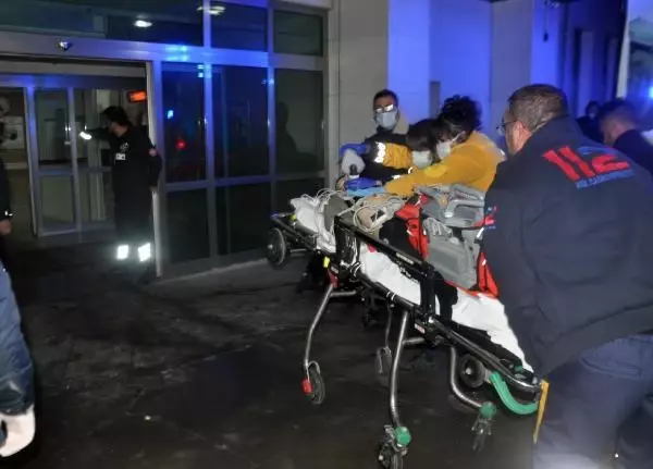 Son dakika! Kediye çarpmamak için manevra yapıp bariyerlere vurdu: 1 ölü, 3 yaralı
