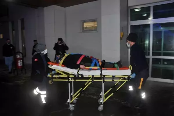 Son dakika! Kediye çarpmamak için manevra yapıp bariyerlere vurdu: 1 ölü, 3 yaralı
