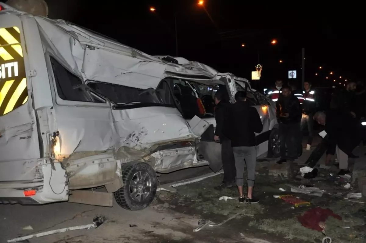 Son dakika... Zincirleme trafik kazasında 9'u işçi 11 kişi yaralandı (2)