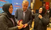 Cumhurbaşkanı Erdoğan, doğum günü olduğunu öğrendiği öğrenciye altın bilezik hediye etti