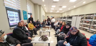 Samsun'da bir araya gelen şair ve yazarlar kitaplarını kütüphaneye bağışladı