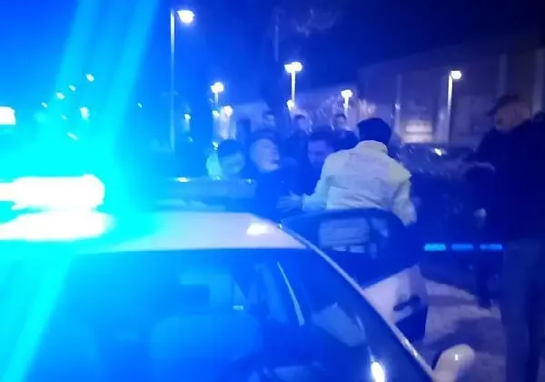Yayaya çarpıp olay yerinden kaçmaya çalışan alkollü sürücü, polislere böyle direndi: Kralı gelsin, araca binmiyorum