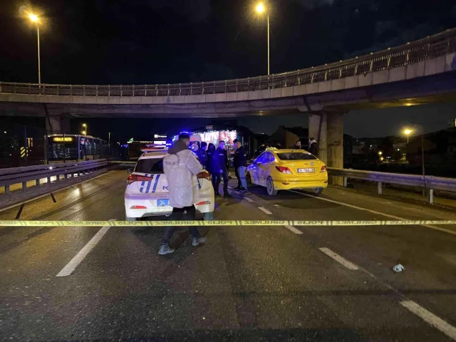 15 Temmuz Şehitler Köprüsü bağlantı yolunda evsiz kadına otomobil çarptı, kadın hayatını kaybetti