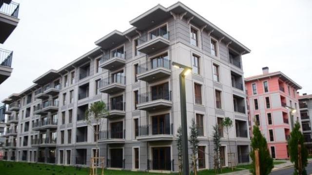 Arnavutluk sokakları Cumhurbaşkanı Erdoğan için Türk bayraklarıyla donatıldı