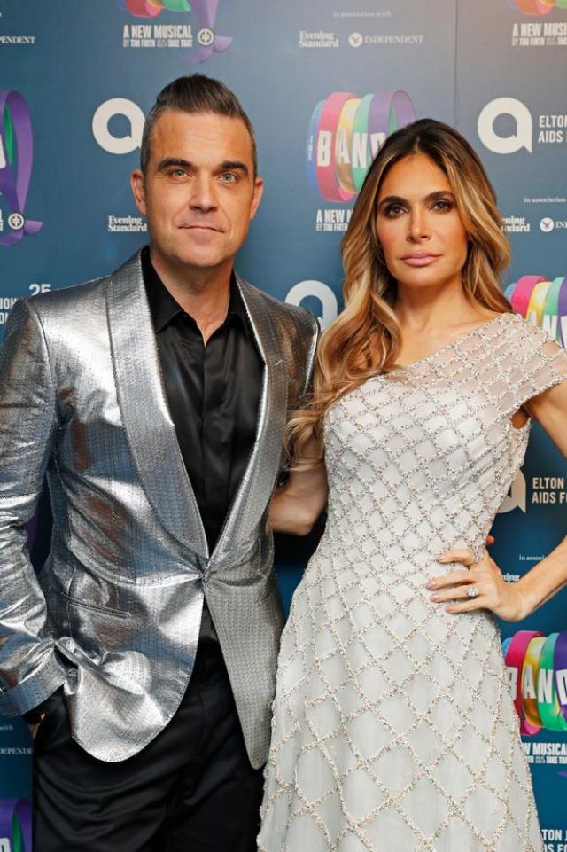 Dünyaca ünlü şarkıcı Robbie Williams'ın bekaret itirafı olay yarattı: Annem ve babamın yatağında oldu