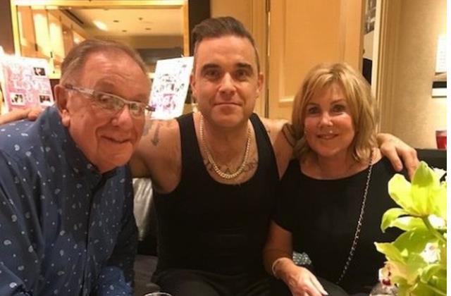 Dünyaca ünlü şarkıcı Robbie Williams'ın bekaret itirafı olay yarattı: Annem ve babamın yatağında oldu