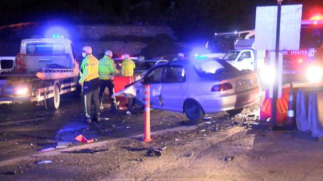 Kaza sonrası çekici bekleyen sürücü, yoldan geçen arabanın altında kaldı