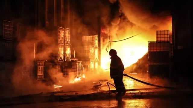 Son dakika haberi! Bursa'da fabrikada çıkan yangına müdahale sürüyor