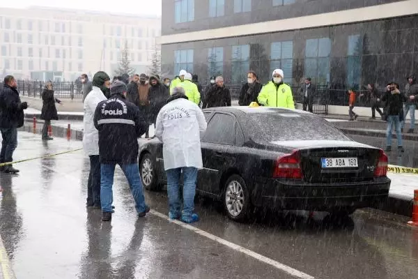 Eşini taciz eden sanığı adliye çıkışı kurşun yağmuruna tuttu