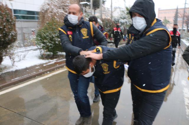 Kocası tarafından sokak ortasında öldürülen kadının, ölmeden önceki son sözleri yürek dağladı: Abla beni kurtar Kocası tarafından sokak ortasında öldürülen kadının, ölmeden önceki son sözleri yürek dağladı: Abla beni kurtar