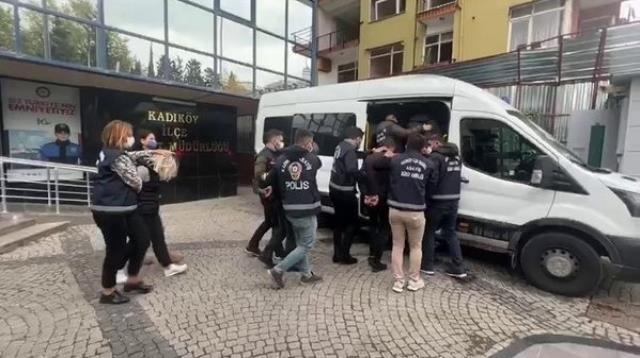 Kuaförü öldürmeden önce 'kim öldürsün' toplanısı yapmışlar! Kuaförü öldürmeden önce 'kim öldürsün' toplanısı yapmışlar!