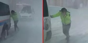 Cep telefonları kaydetti! Trafik polisinin öğrenciler için yaptığı fedakarlık duygulandırdı