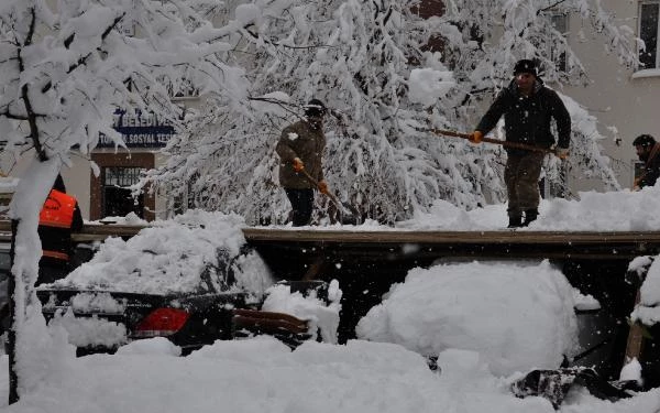 Gaziantep'te kar yolları kapattı; mahsur kalan 2 bin 800 kişi kurtarıldı (6)