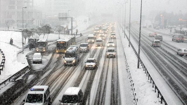 İstanbul'daki kuvvetli kar yağışı için bir uyarı da Meteoroloji'den: Cuma'dan itibaren 5 güne dikkat İstanbul'daki kuvvetli kar yağışı için bir uyarı da Meteoroloji'den: Cuma'dan itibaren 5 güne dikkat