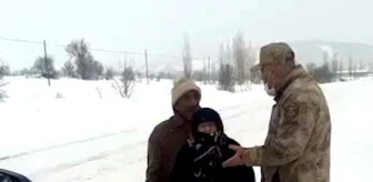 Son dakika haberi | Jandarma yaşlı çifti yolda bırakmadı