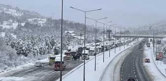 Son Dakika: Kar yağışı ve kazalar nedeniyle Anadolu Otoyolu'nun Ankara yönü bir süreliğine trafiğe kapandı