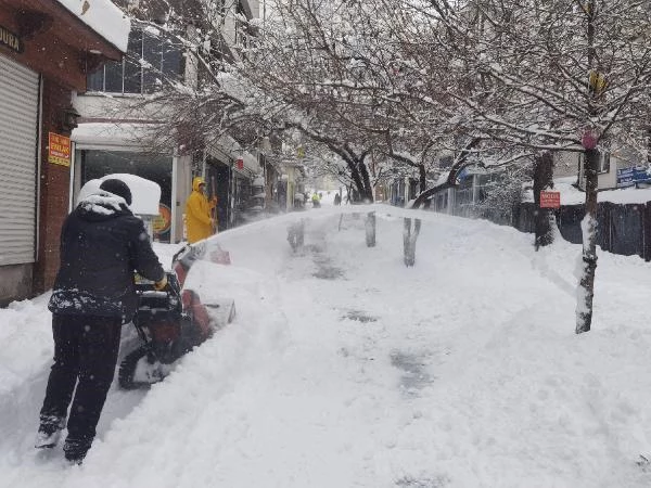 Tunceli'de 342 köy ve 907 mezraya ulaşım yok; kar kalınlığı 70 santim
