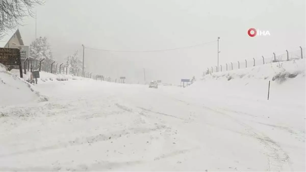 Yoğun kar yağışı ulaşımı olumsuz etkiliyor