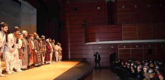 Başkan Büyükkılıç, devlet tiyatrosunda 'Hacı Bektaş' tiyatro oyununu izledi