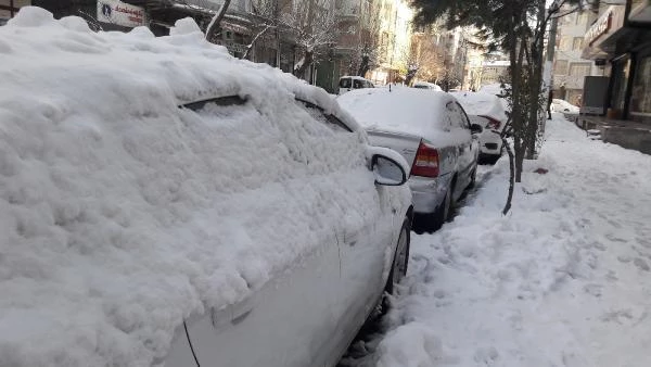Diyarbakır'da 570 kırsal mahalle yolu kardan kapandı