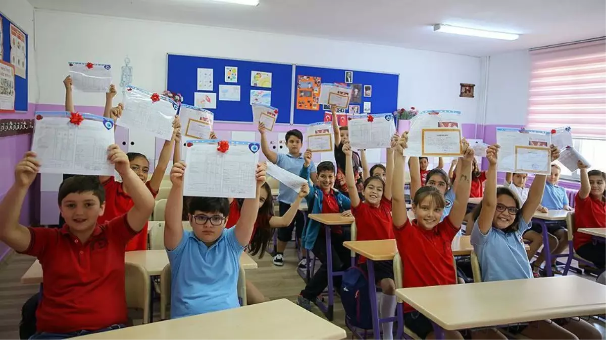 Karne günü ders işlenecek mi 2022? Karne günü okul tam gün mü? Karne günü ders işlenir mi? Karne günü okul var mı, yarım gün mü?