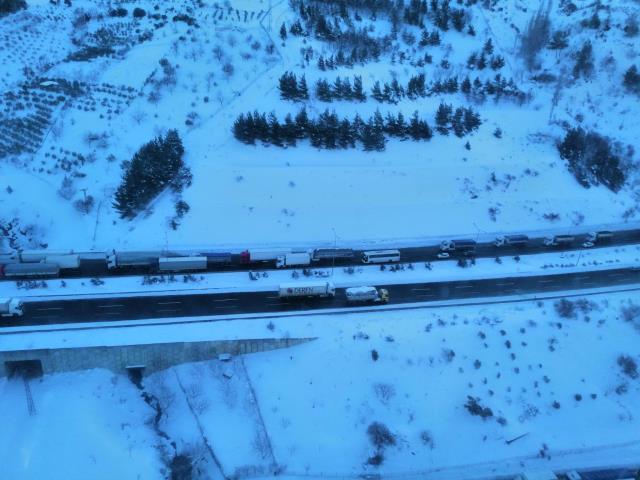Olumsuz hava şartları TAG Otoyolu'nda ulaşıma engel oluyor