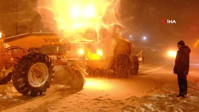 Şırnak Valisi Pehlivan: 70 iş makinesi ve 200 personel ile 7/24 karla mücadele devam ediyor 