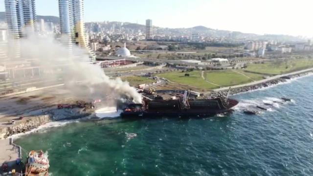 Son dakika: Kartal açıklarında karaya oturan gemide yangın çıktı! Bölgeye itfaiye ekipleri sevk edildi