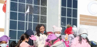 Belediye Başkanından öğrencilere karne hediyesi 'kar' sürprizi oldu