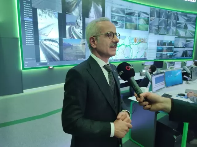 Karayolları Genel Müdürü Uraloğlu: Bu akşamdan itibaren, çok çok zorunlu olmadıkça özellikle ağır taşıtların trafiğe çıkmamasını öneriyoruz