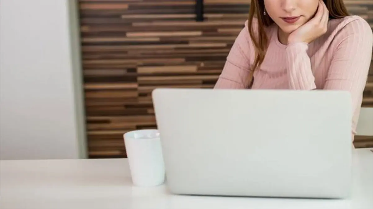 İş başvurularının hiçbirinden dönüş alamayan kadının, CV yerine regl takip formu gönderdiği ortaya çıktı