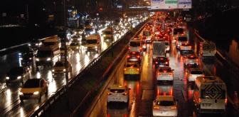Yağış sonucu trafik yoğunluğu yüzde 90'a çıktı (2)