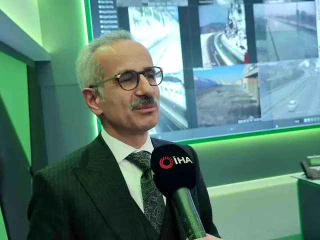 Karayolları Genel Müdürü Uraloğlu: Bu akşamdan itibaren, çok çok zorunlu olmadıkça özellikle ağır taşıtların trafiğe çıkmamasını öneriyoruz