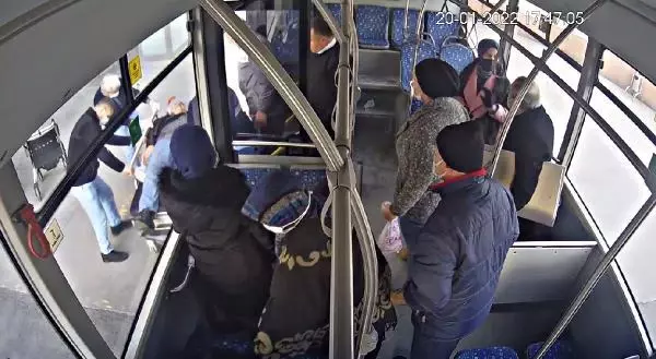 OTOBÜSTE KALBİ DURAN HASTAYI ŞOFÖR HASTANEYE YETİŞTİRDİ