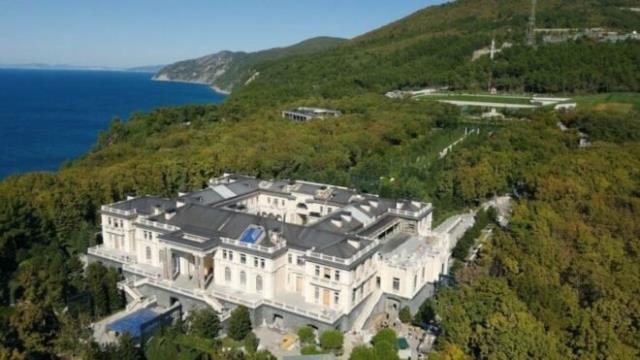 Putin'in görkemli sarayından yeni fotoğraf! Striptiz salonunun görüntüleri ilk kez paylaşıldı