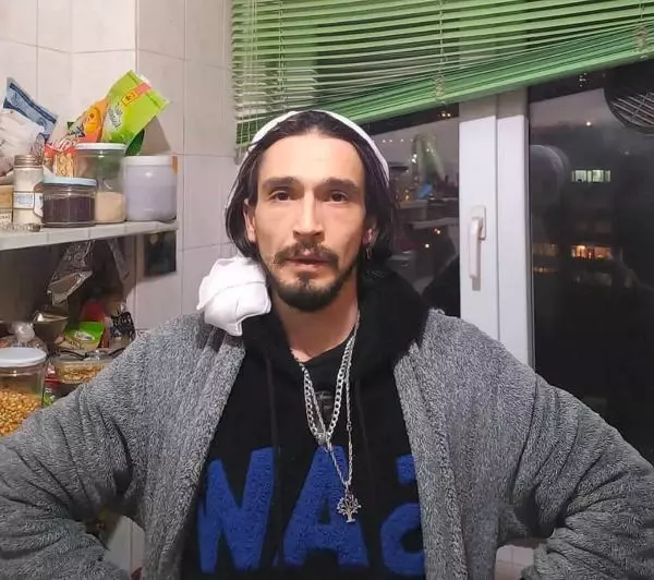 Trans birey olduğunu açıklayan oyuncu Ahmet Melih Yılmaz'ın ödül törenindeki sözleri yeniden gündemde