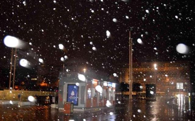 İstanbul'u etkisi altına alan kar yağışı, 5 gün daha devam edecek