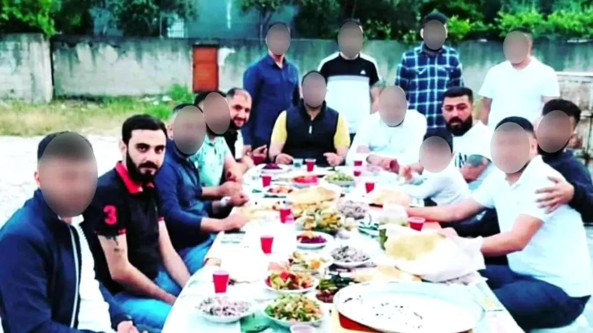 Silahlı saldırıya uğrayan genç adam, katilleriyle aynı sofrada yemek yemiş! Fotoğrafları bile var
