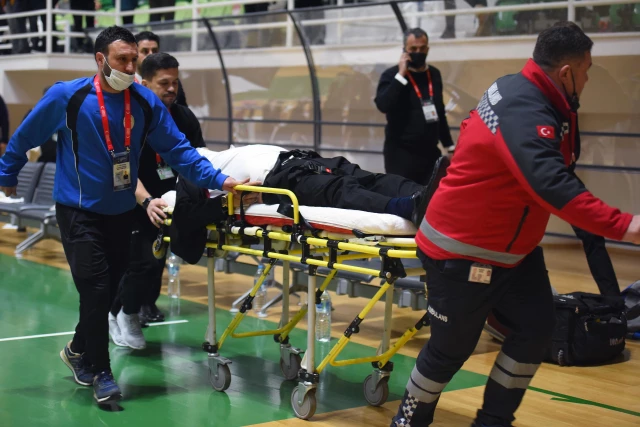 Basketbol topluluğunu sarsan olay! Başantrenör Cengiz Karadağ, maç sırasında kalp krizi geçirdi