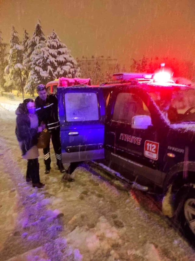 Amasya'da yolcu otobüsü karlı yolda kaza yaptı: 12 yaralı