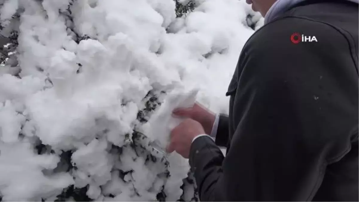 İstanbul'a kar yağdı, çocuklar karlı pekmezin tadını çıkardı