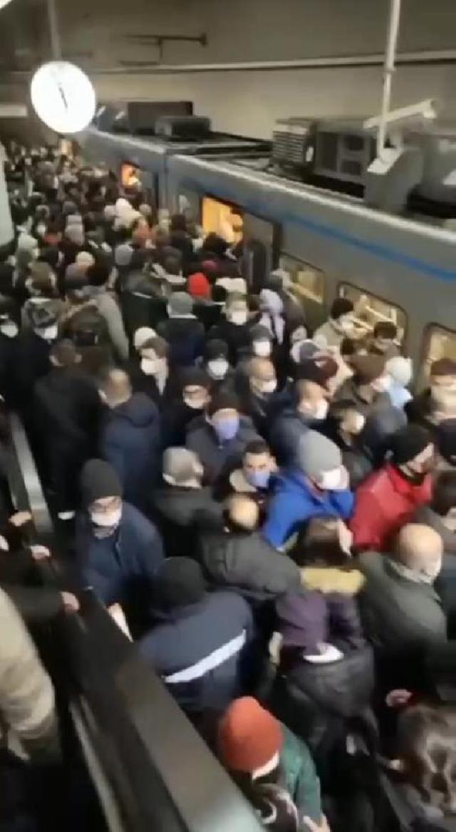 İstanbullu kar çilesi yaşıyor! Metrobüsler tıklım tıklım doldu, araçlar yolda kaldı